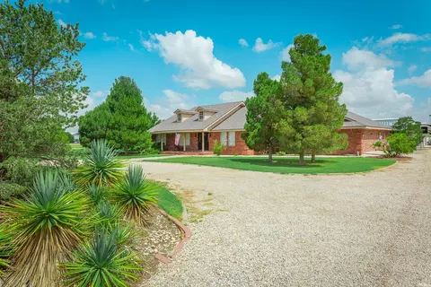 2516 Ferguson Rd, Carlsbad, NM 88220