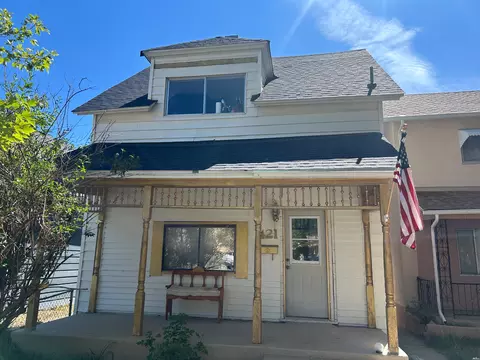 421 N 3rd St, Raton, NM 87740