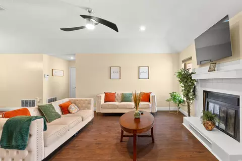 Living - 3724 Ben Crenshaw Cir, Clovis, NM 88101 photo 2 of 4
