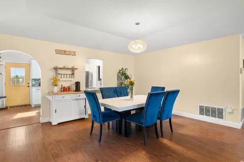 Dining - 3724 Ben Crenshaw Cir, Clovis, NM 88101 photo 4 of 6