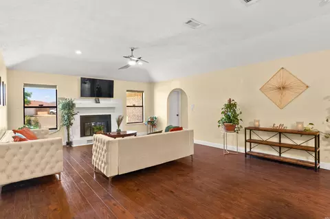 Living - 3724 Ben Crenshaw Cir, Clovis, NM 88101 photo 1 of 4