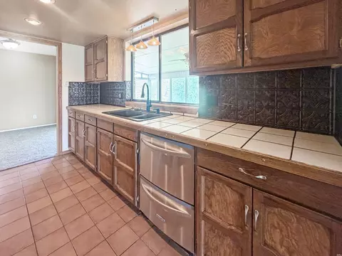 Kitchen - 1705 Colonial Pkwy, Clovis, NM 88101 photo 3 of 3