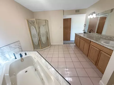 Bath - 1705 Colonial Pkwy, Clovis, NM 88101 photo 4 of 4