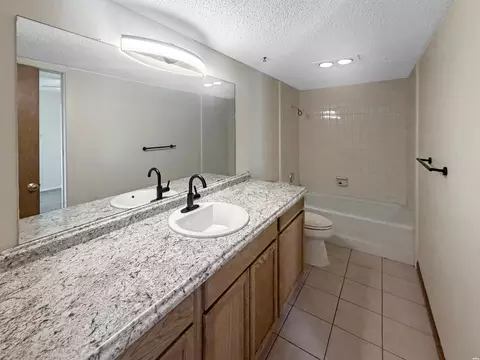 Bath - 1705 Colonial Pkwy, Clovis, NM 88101 photo 3 of 4