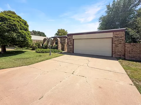 Exterior - 1705 Colonial Pkwy, Clovis, NM 88101 photo 2 of 2