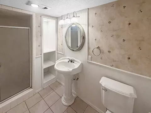 Bath - 1705 Colonial Pkwy, Clovis, NM 88101 photo 2 of 4