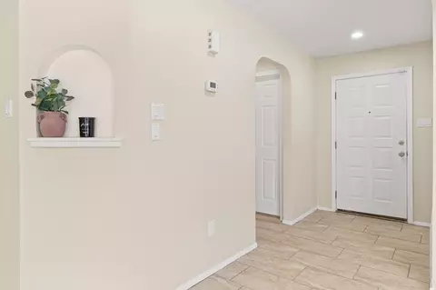 Entry Way - 900 Laurelwood, Clovis, NM 88101 photo 2 of 2