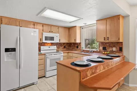 Kitchen - 900 Laurelwood, Clovis, NM 88101 photo 3 of 4