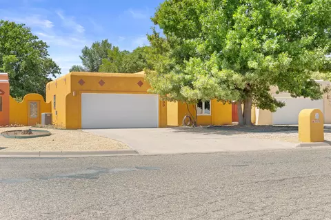 Exterior - 900 Laurelwood, Clovis, NM 88101 photo 3 of 12