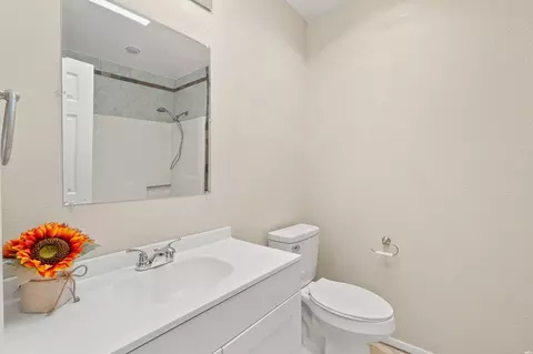 Bath - 900 Laurelwood, Clovis, NM 88101 photo 1 of 6