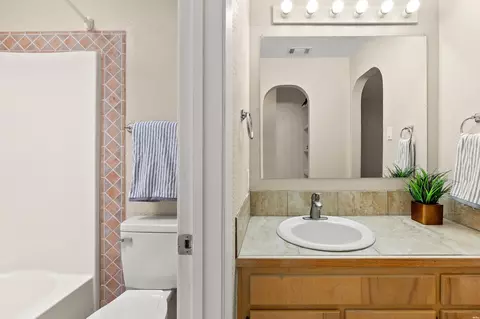 Bath - 900 Laurelwood, Clovis, NM 88101 photo 6 of 6