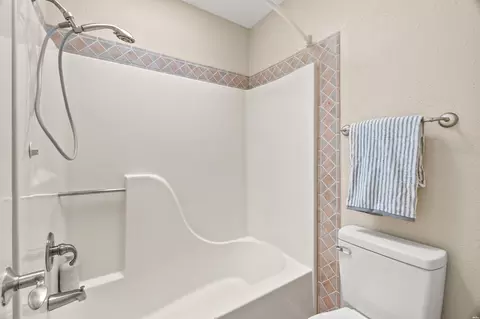 Bath - 900 Laurelwood, Clovis, NM 88101 photo 5 of 6