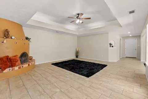 Living - 900 Laurelwood, Clovis, NM 88101 photo 2 of 3