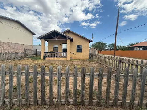 1116 W Fir St, Portales, NM 88130