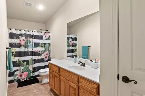 Bath - 2716 Northglen Dr, Clovis, NM 88101 photo 3 of 6
