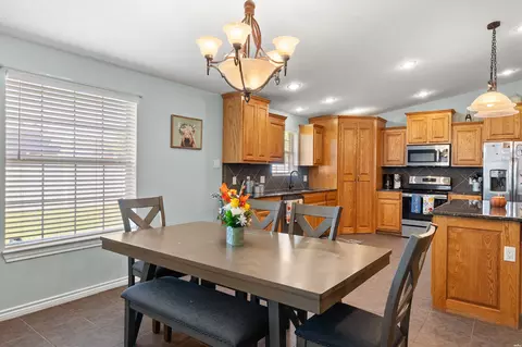 Dining - 2716 Northglen Dr, Clovis, NM 88101 photo 2 of 3