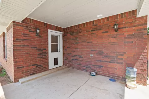 Exterior - 2716 Northglen Dr, Clovis, NM 88101 photo 4 of 5