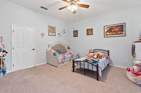 Bedroom - 2716 Northglen Dr, Clovis, NM 88101 photo 4 of 6