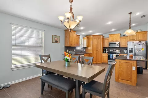 Dining - 2716 Northglen Dr, Clovis, NM 88101 photo 3 of 3