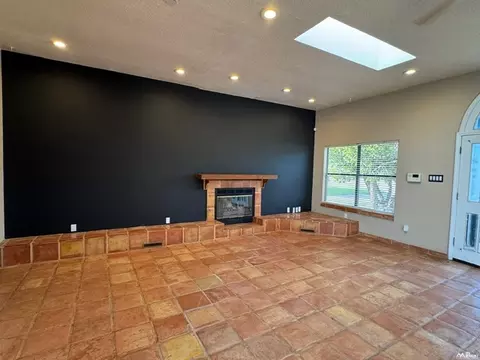 Living - 321 Diamondhead, Clovis, NM 88101 photo 2 of 5