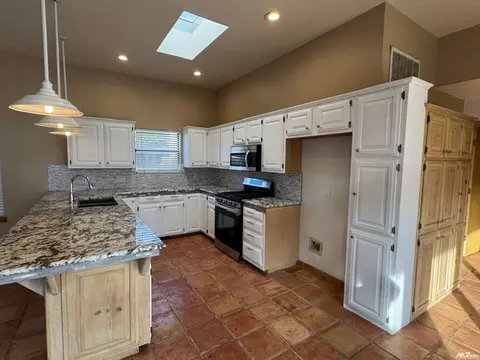 Kitchen - 321 Diamondhead, Clovis, NM 88101 photo 1 of 4