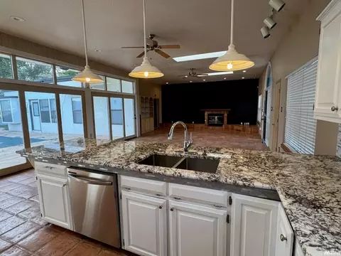 Kitchen - 321 Diamondhead, Clovis, NM 88101 photo 4 of 4