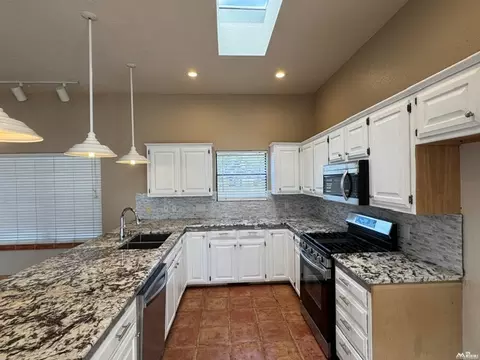 Kitchen - 321 Diamondhead, Clovis, NM 88101 photo 2 of 4
