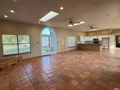 Living - 321 Diamondhead, Clovis, NM 88101 photo 4 of 5
