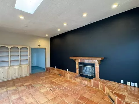 Living - 321 Diamondhead, Clovis, NM 88101 photo 5 of 5