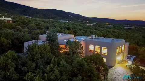 1007 Camino Del Monte, Taos, NM 87571