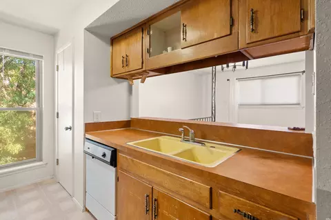 Kitchen - 3521 Adenmor, Clovis, NM 88101 photo 2 of 4