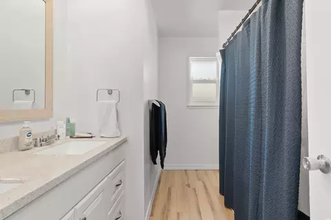 Bath - 1709 Fairway Ter, Clovis, NM 88101 photo 4 of 4