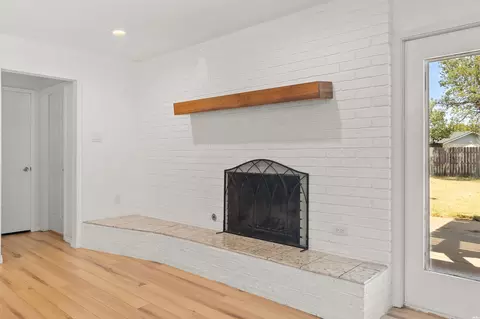 Living - 1709 Fairway Ter, Clovis, NM 88101 photo 4 of 6
