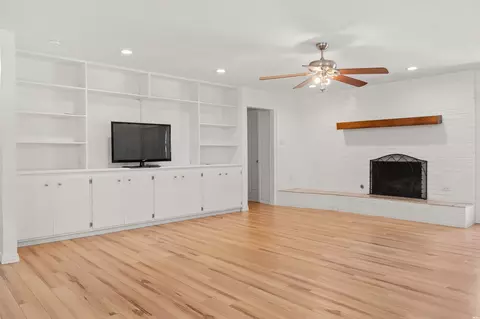 Living - 1709 Fairway Ter, Clovis, NM 88101 photo 2 of 6