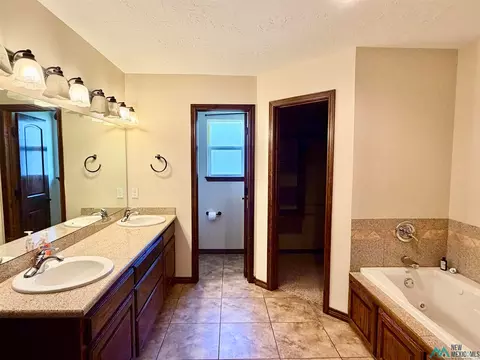 Bath - 4621 Sandstone, Clovis, NM 88101 photo 4 of 5