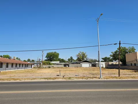 1304 W Church St, Carlsbad, NM 88220