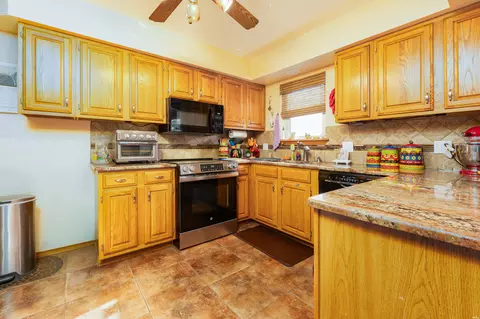 Kitchen - 3817 Nancy Lopez, Clovis, NM 88101 photo 1 of 3