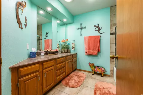 Bath - 3817 Nancy Lopez, Clovis, NM 88101 photo 4 of 5