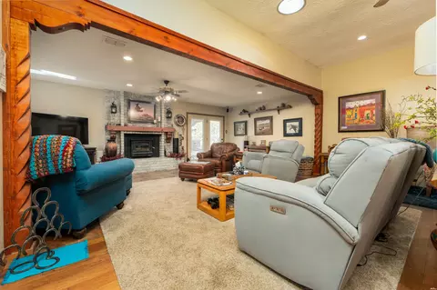 Living - 3817 Nancy Lopez, Clovis, NM 88101 photo 2 of 4