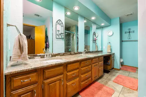 Bath - 3817 Nancy Lopez, Clovis, NM 88101 photo 2 of 5