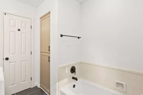 Bath - 1608 St Andrews Dr, Clovis, NM 88101 photo 8 of 9