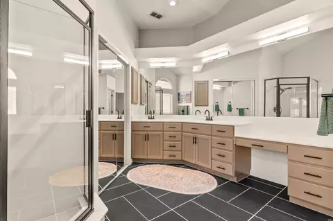 Bath - 1608 St Andrews Dr, Clovis, NM 88101 photo 1 of 9