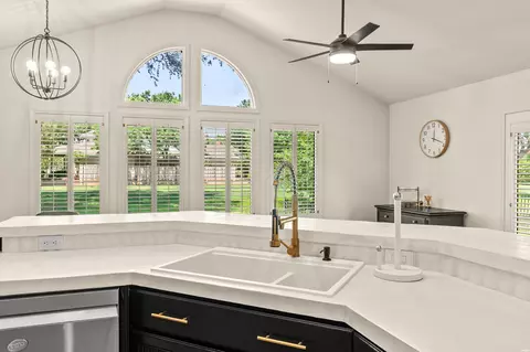 Kitchen - 1608 St Andrews Dr, Clovis, NM 88101 photo 4 of 5