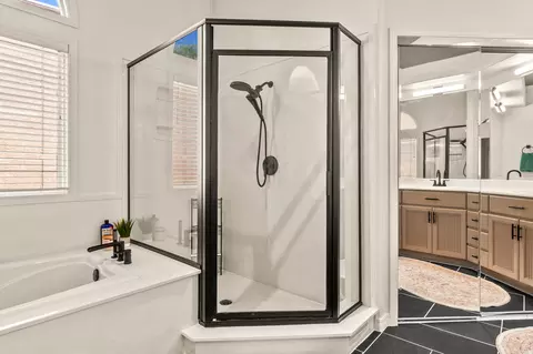 Bath - 1608 St Andrews Dr, Clovis, NM 88101 photo 4 of 9