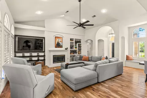 Living - 1608 St Andrews Dr, Clovis, NM 88101 photo 3 of 5