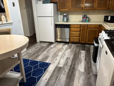 Kitchen - 513 W Yucca W, Clovis, NM 88101 photo 2 of 3