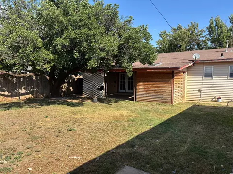 Exterior - 513 W Yucca W, Clovis, NM 88101 photo 5 of 6