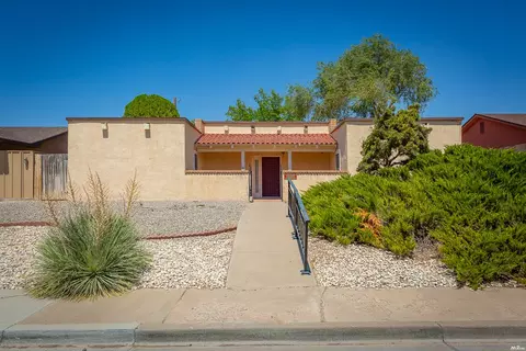 1029 Ivy Dr, Roswell, NM 88203