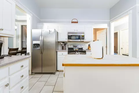 Kitchen - 612 Shay Marie Ct, Clovis, NM 88101 photo 4 of 5
