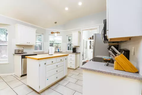 Kitchen - 612 Shay Marie Ct, Clovis, NM 88101 photo 2 of 5